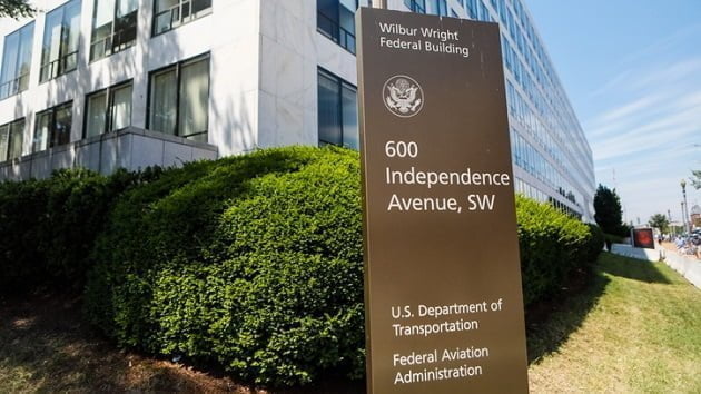 Following ‘uptick’ in airplane close calls, FAA holds safety summit