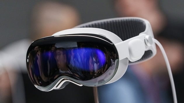 Apple announces mixed reality headset Vision Pro