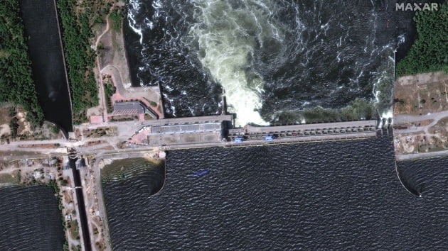 ‘Catastrophe’: Experts fear dramatic consequences from Ukraine dam collapse