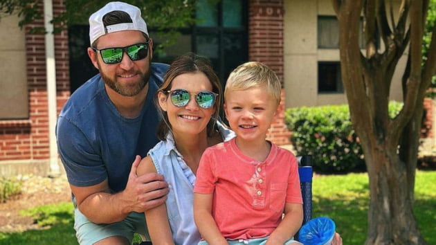 Mom who documented ovarian cancer battle on TikTok dies at 30: What to know about the deadly disease