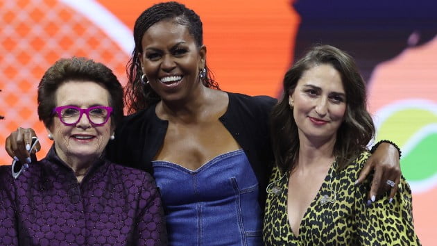 Sara Bareilles sings at U.S. Open as Obamas, Billie Jean King look on