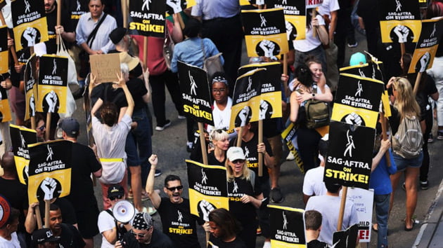 Writers Guild sharply rebukes latest offer from Hollywood studios