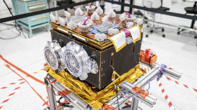 Japan launches moon probe in hopes to be 5th country to land on lunar surface