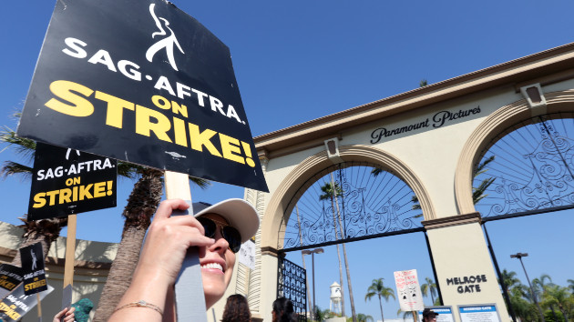 SAG-AFTRA and studios still “far apart” on an agreement, union says