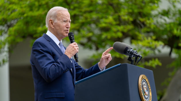 As student loan payments restart, Biden seeks to highlight push to improve ‘broken’ system