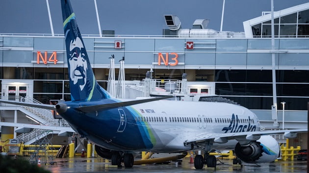 FAA temporarily grounds certain Boeing 737 MAX 9s after Alaska Airlines emergency landing