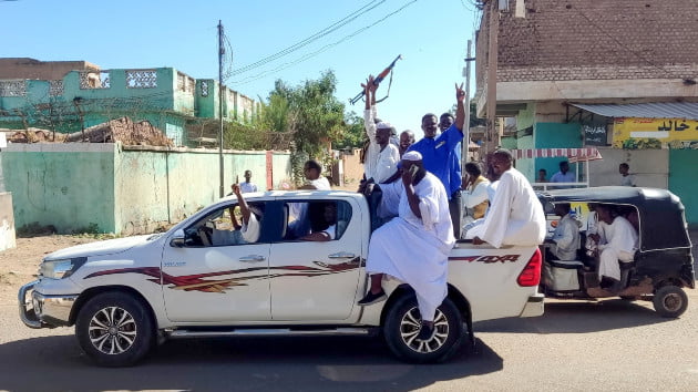 Sudan’s RSF chief says he’s open to cease-fire talks, as conflict grinds on