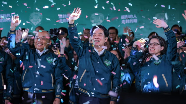 Taiwan loses another diplomatic ally, while unofficial US delegation offers support following presidential election