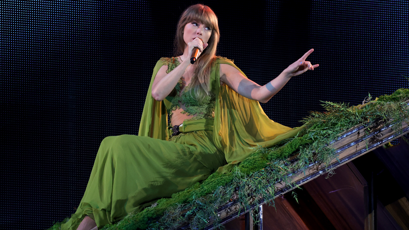 The Errors Tour: Taylor Swift almost fell off the ‘folklore’ cabin at Tokyo show