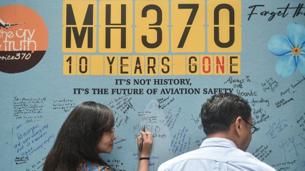 Malaysia may reopen MH370 search pending new evidence, government ministry says