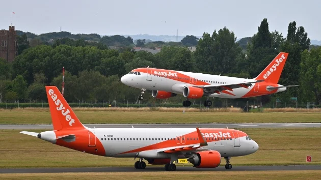 2 easyJet planes clip wings at Manchester Airport in UK