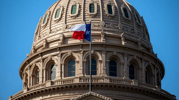 Texas House Democrats remain out of state as redistricting showdown continues into second week