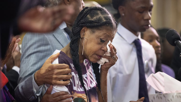 Sonya Massey murder trial: Juror, Massey family cry during closing arguments