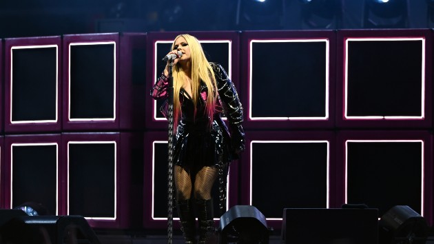 Avril Lavigne will take the stage with Cyndi Lauper at RRHOF induction