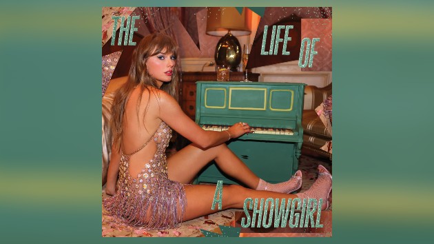 Taylor Swift sells 2.7 million albums in one day; announces new CDs with bonus acoustic tracks