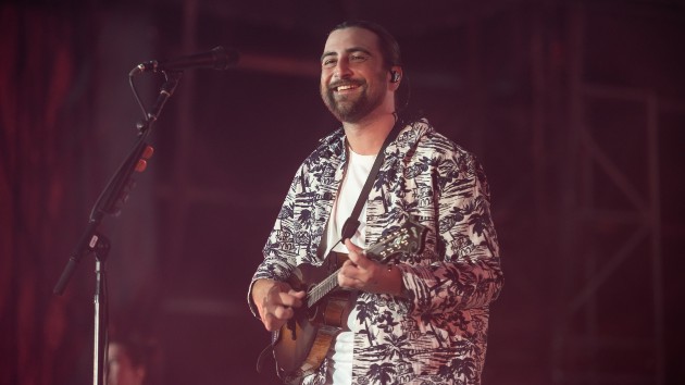 Noah Kahan performs unreleased song, duets with Niall Horan at Boston benefit