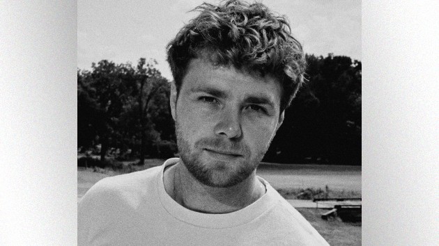 Alex Warren reflects on achieving ‘one of his biggest goals’ — and proving his choir teacher wrong